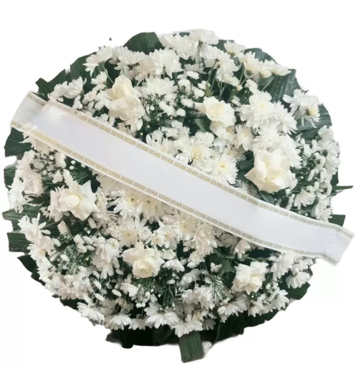 Coroa de flores redonda branca